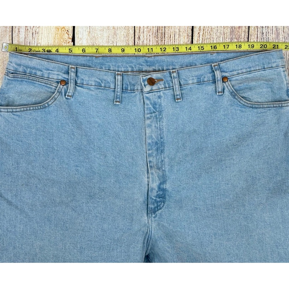 Wrangler Men's Jeans 44x32 Relaxed‎ Comfort Fit Denim Light Wash Blue Cotton - Picture 3 of 7